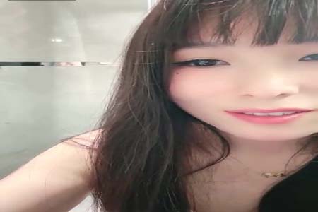 极品翘臀气质美御姐 卫生间紧身短裤诱惑 白丝袜美腿 掰开蝴蝶B特写 换上性感内衣 摆弄各种姿势